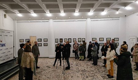 В кинотеатре «Победа» открылась выставка художественных работ «Утраченные храмы Саратова»